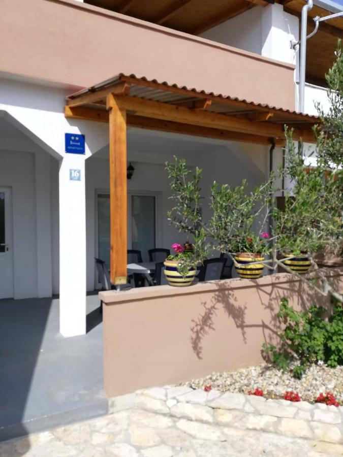Apartments Zvonimir Privlaka  Exterior photo